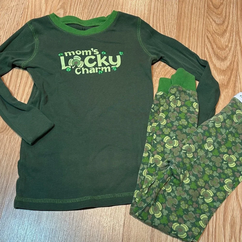 Kids Mom's Lucky Charm Green Pajama Set Old Navy‎ 5T
